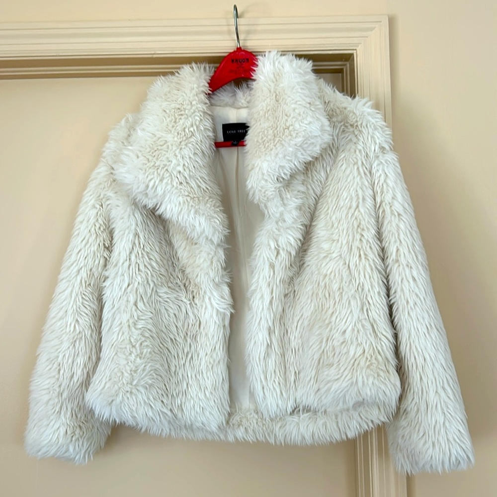 Faux Fur jacket with 2 pockets which is lightweight, comfy and cozy.